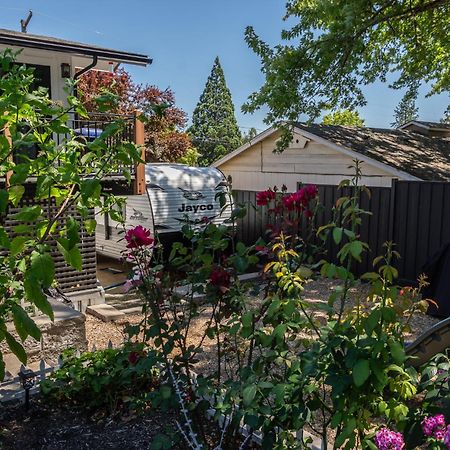 Hotel Chic Rv Retreat, Stunning Yard In Roseburg Exterior foto